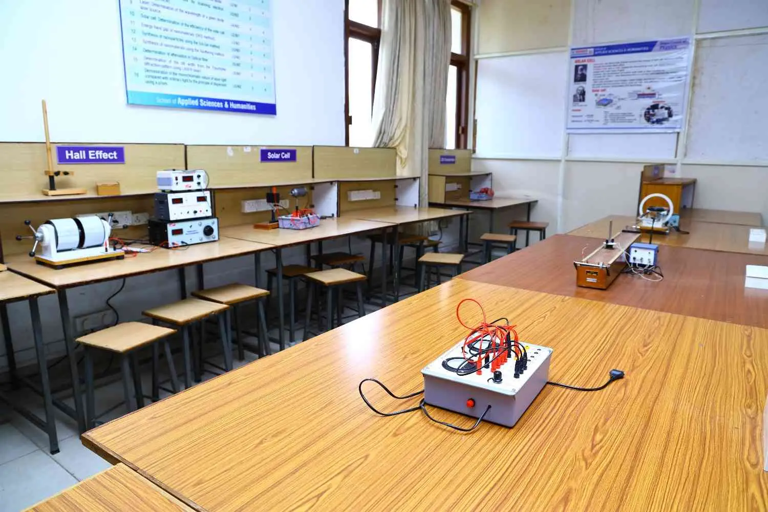 dep_assets/images/education_labsfaci_img3.webp