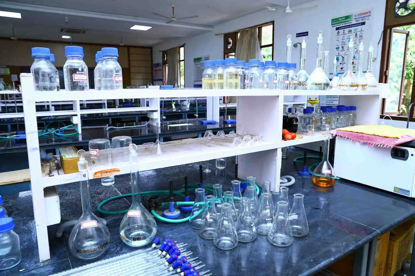 dep_assets/images/education_labsfaci_img4.webp